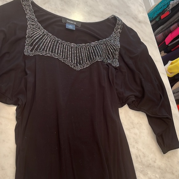 Pretty black top with open sleeve and sparkle neck details - Picture 3 of 4